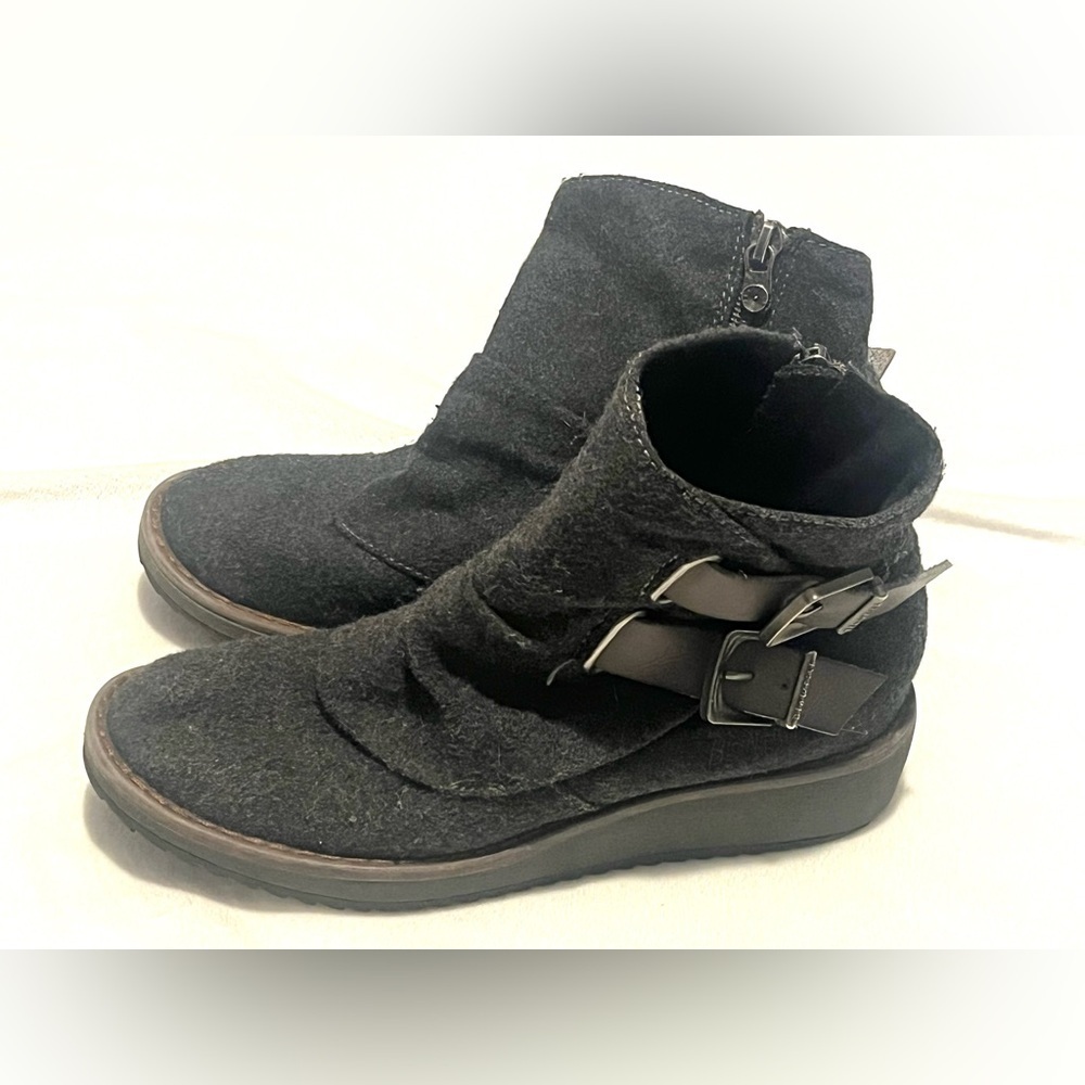 Blowfish Dark Gray Ankle Boots with Zipper and Buckle Detail Women’s Size 6